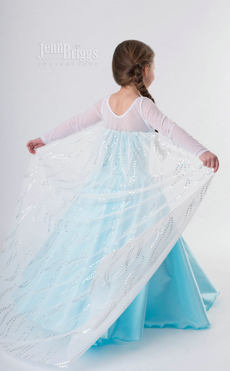 honderd levend beginnen Elsa jurk met lange sleep en witte mouwen - droomjurkjes